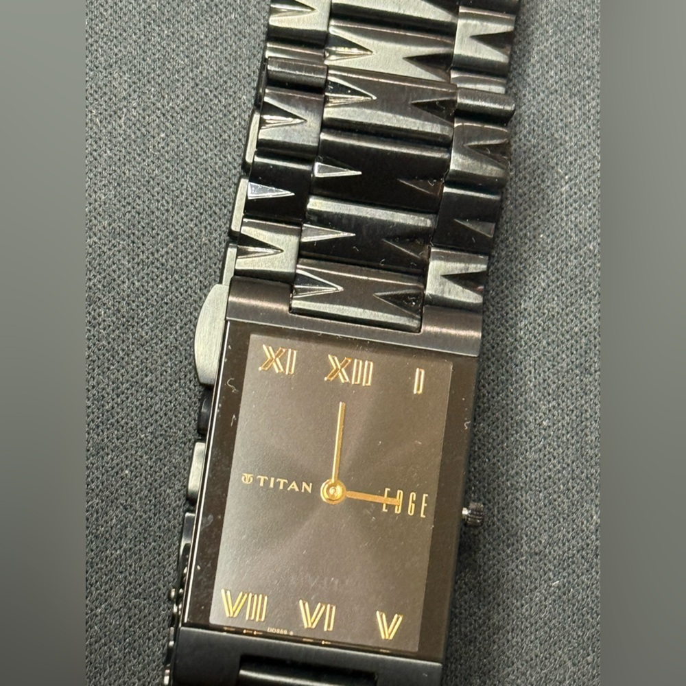 Titan Edge White Dial Analog Stainless Steel THINNEST OF THE WORLD